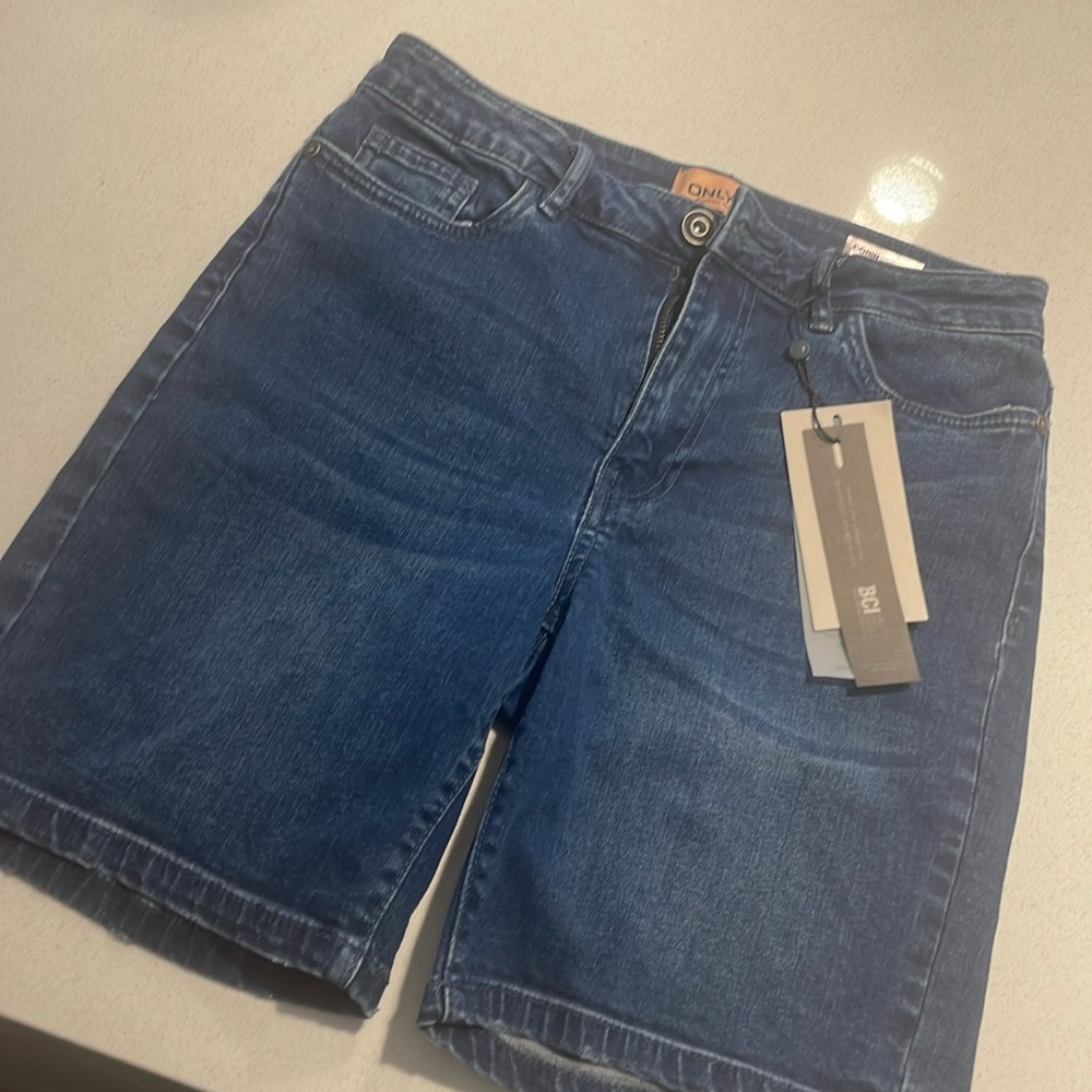 Only women’s denim shorts NEW 27